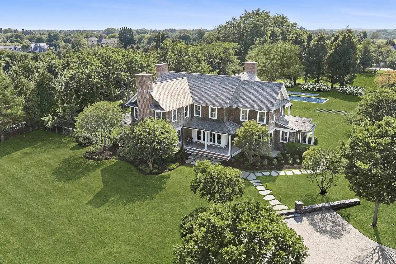 Meg Ryan vende mansão em Bridgehampton por R$ 84,6 milhões após valorização
