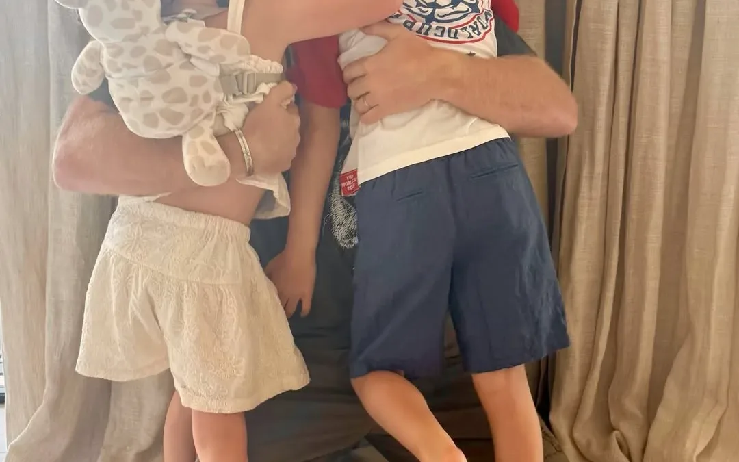 Meghan Markle homenageia Príncipe Harry com foto dos filhos no Dia dos Pais