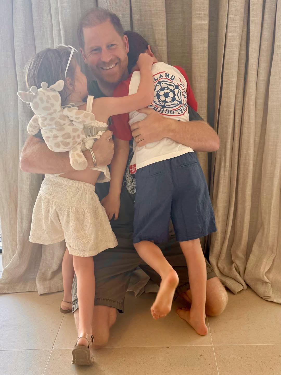 Meghan Markle homenageia Príncipe Harry com foto dos filhos no Dia dos Pais