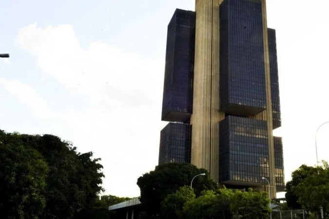 Mercado eleva projeção do PIB para 2024 e prevê queda na inflação