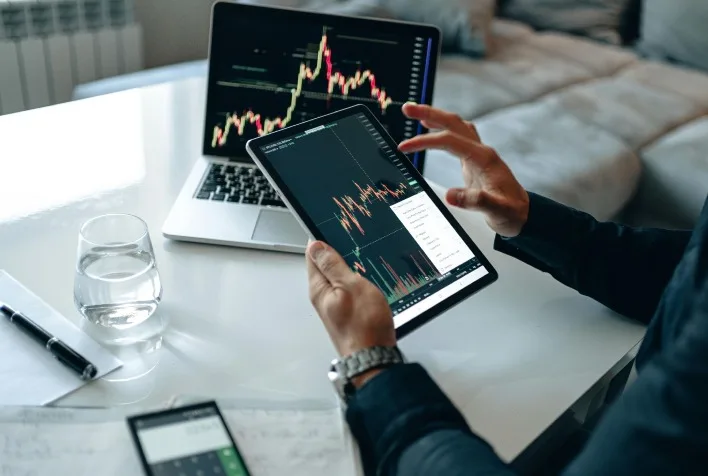 Mercados globais em alta com tecnologia; Ibovespa Futuro se mantém em 174,5 mil pontos