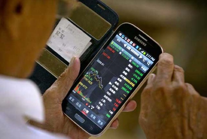 Mercados globais em queda acentuada; Ibovespa recua e dólar sobe no Brasil