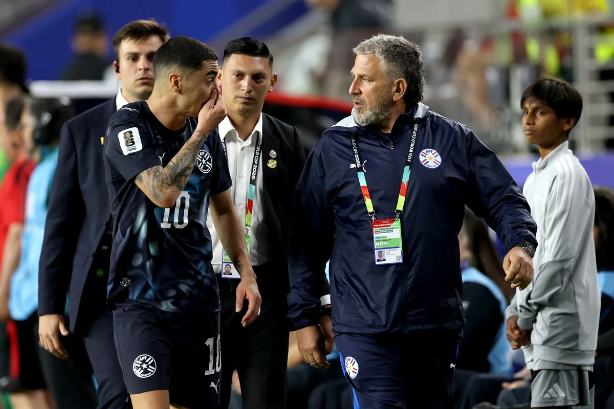 Miguel Almirón é o primeiro expulso na Copa do Mundo 2026 pelo "protocolo Vini Jr"