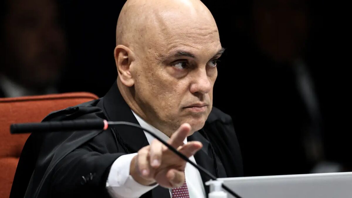 Moraes solicita parecer da PGR sobre arma apreendida com segurança de Bolsonaro