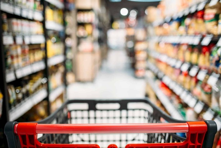 Mudança no comportamento do consumidor pressiona margens e operações dos supermercados no Brasil