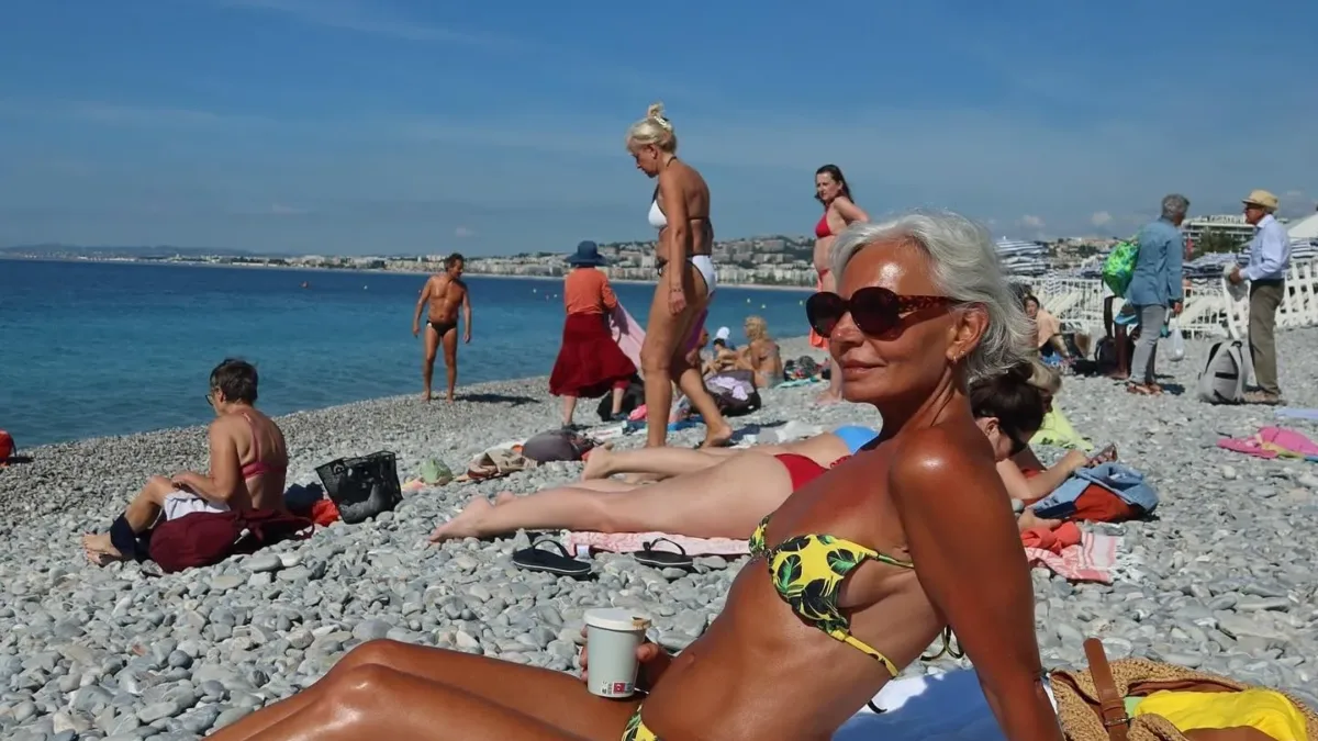 Mulheres acima dos 50: a nova tendência que celebra liberdade e prazer na moda