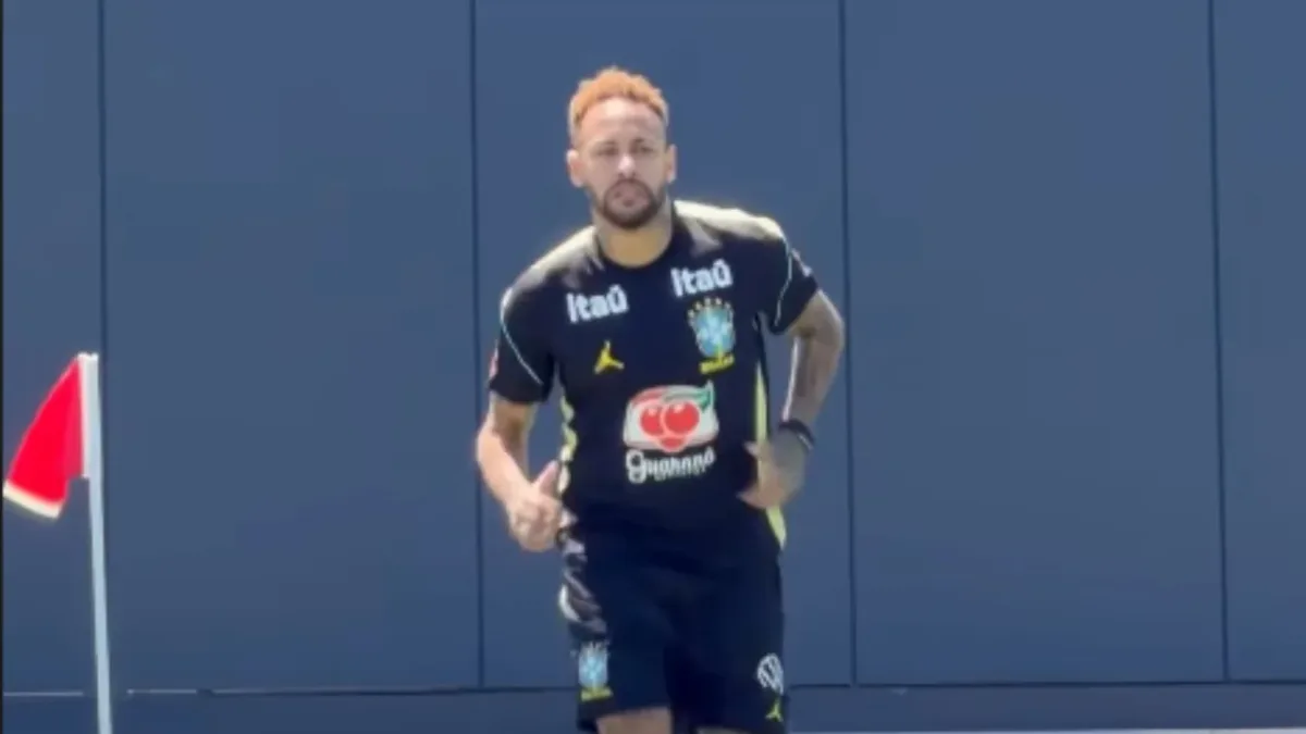 Neymar treina com a Seleção Brasileira pela primeira vez na Copa do Mundo