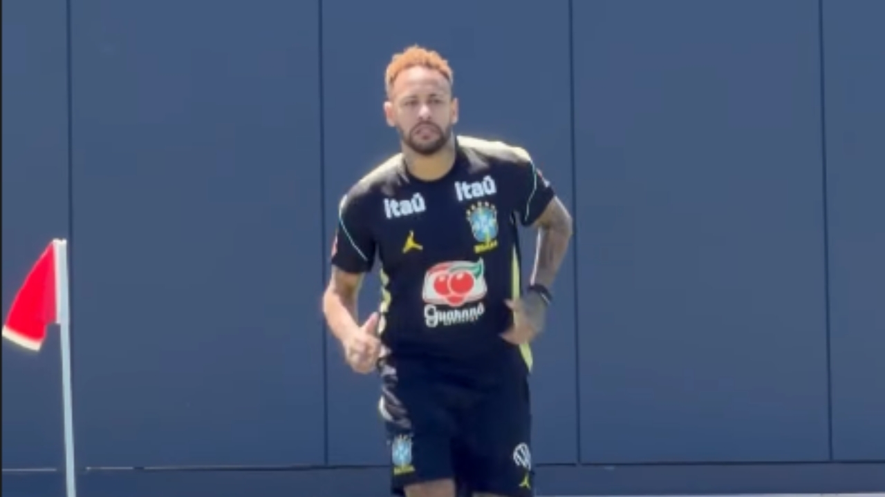 Neymar treina com a Seleção Brasileira pela primeira vez na Copa do Mundo