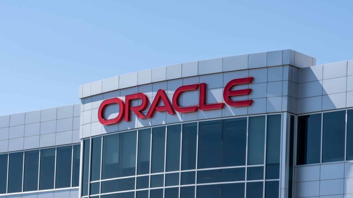 Oracle demite 21 mil funcionários e intensifica investimentos em inteligência artificial
