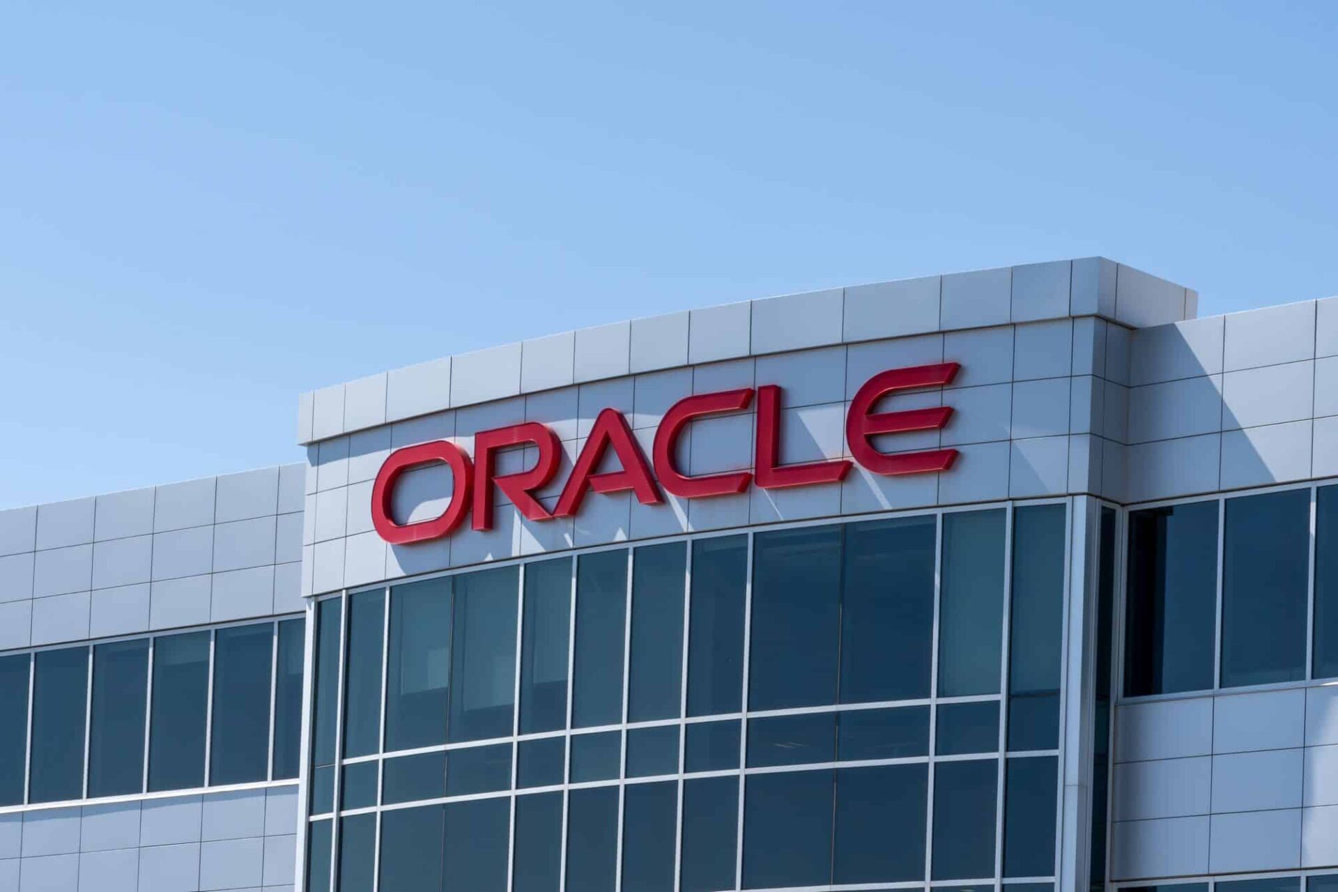 Oracle demite 21 mil funcionários e intensifica investimentos em inteligência artificial