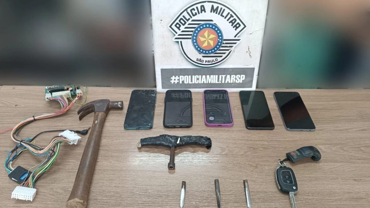 PM apreende ferramentas de furto e conduz três homens em Artur Nogueira