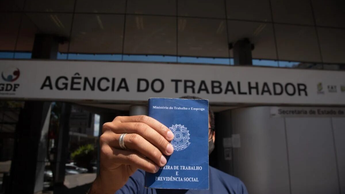 PT mobiliza redes sociais para pressionar Senado a aprovar fim da escala 6x1