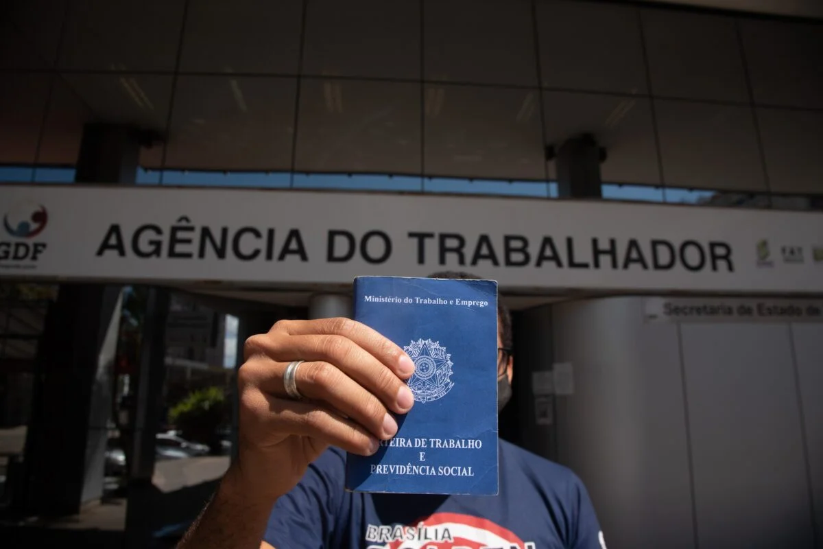 PT mobiliza redes sociais para pressionar Senado a aprovar fim da escala 6x1