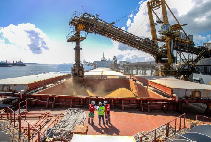 Paraná exporta 6,72 milhões de toneladas de soja e cresce 8% em 2026