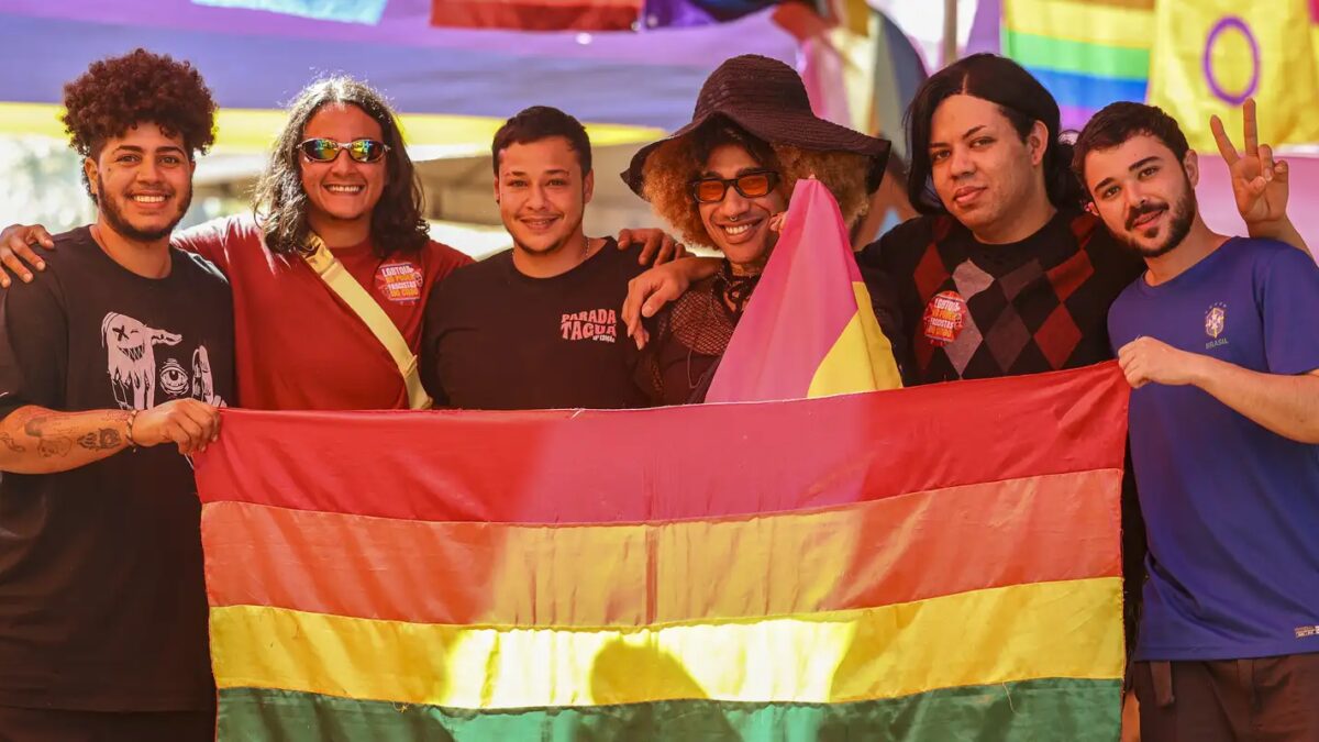 Pessoas trans celebram inclusão no futebol em projeto no Distrito Federal