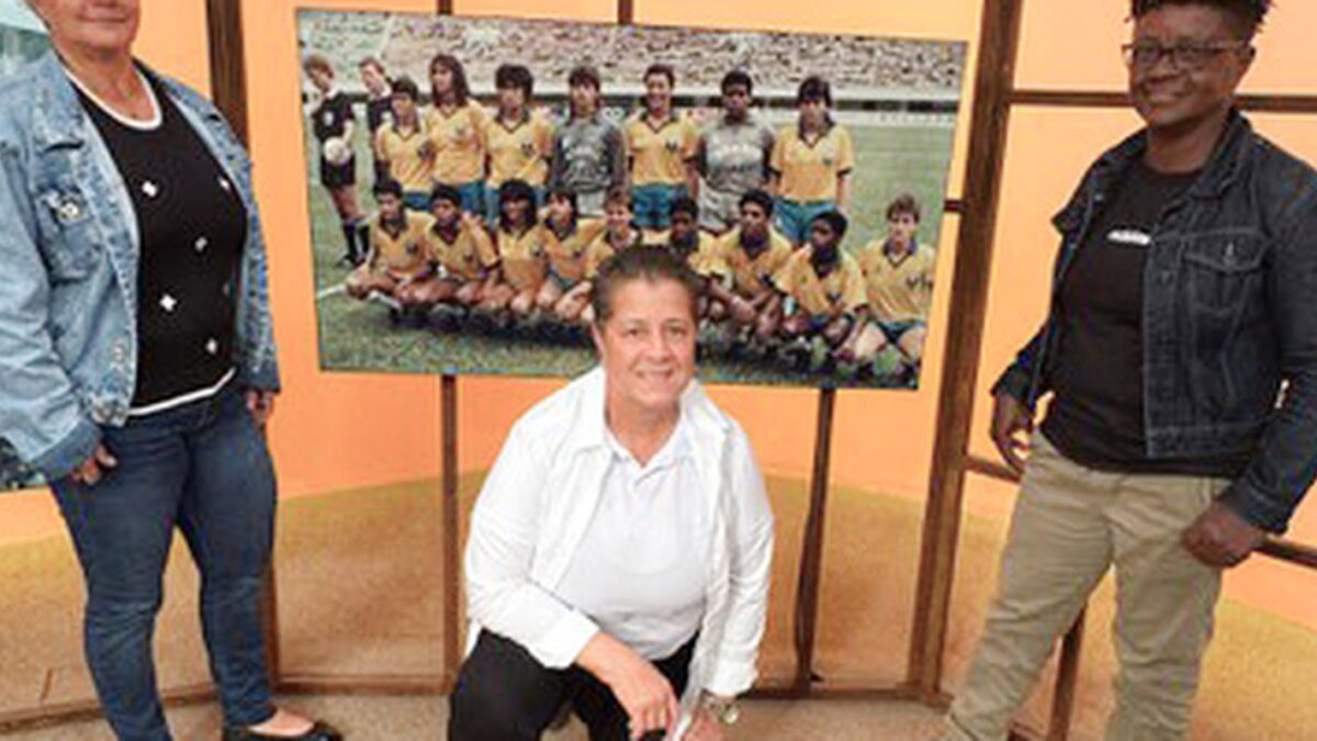 Pioneiras do futebol feminino compartilham histórias no programa Sem Censura da TV Brasil
