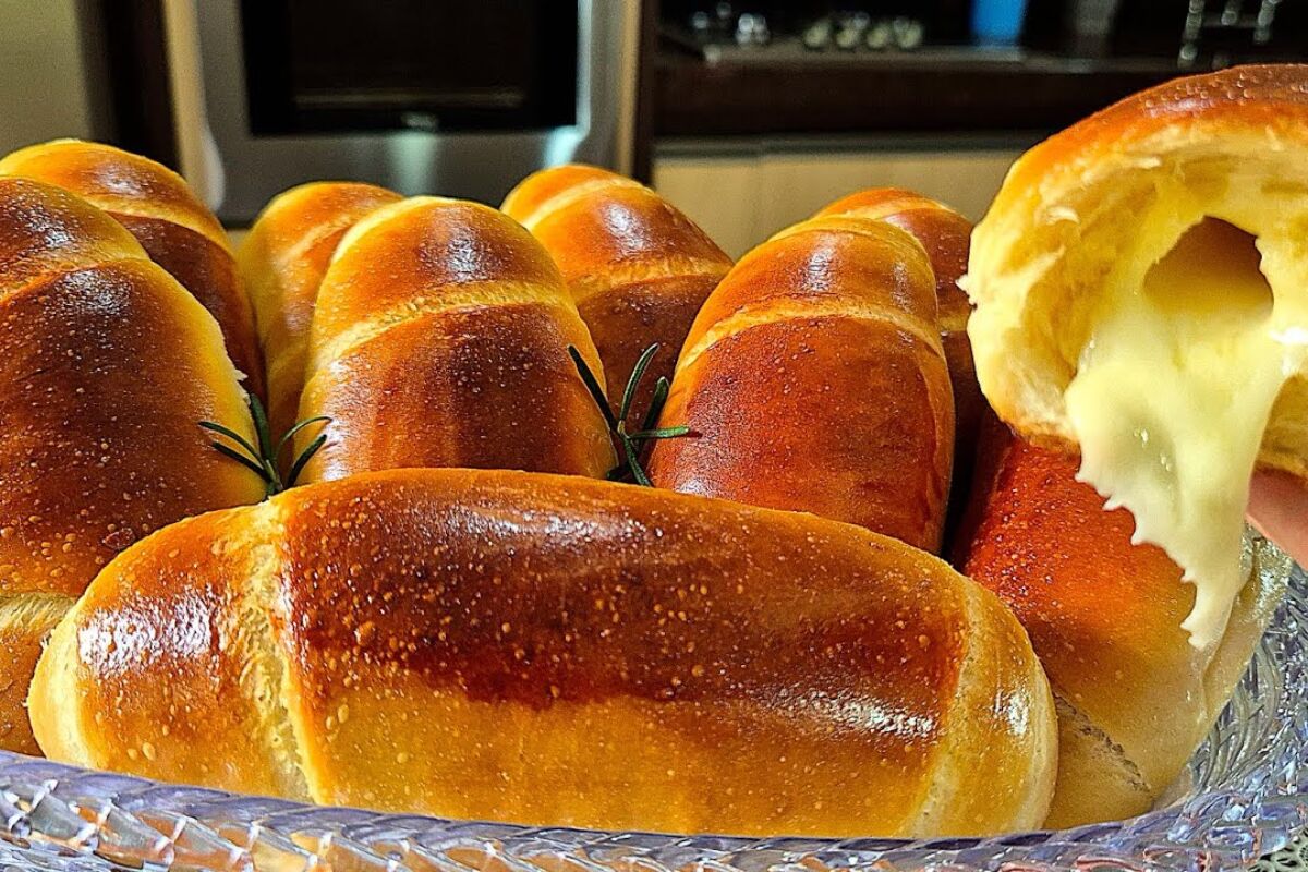 Prepare um pãozinho caseiro recheado com queijo que todos vão amar!