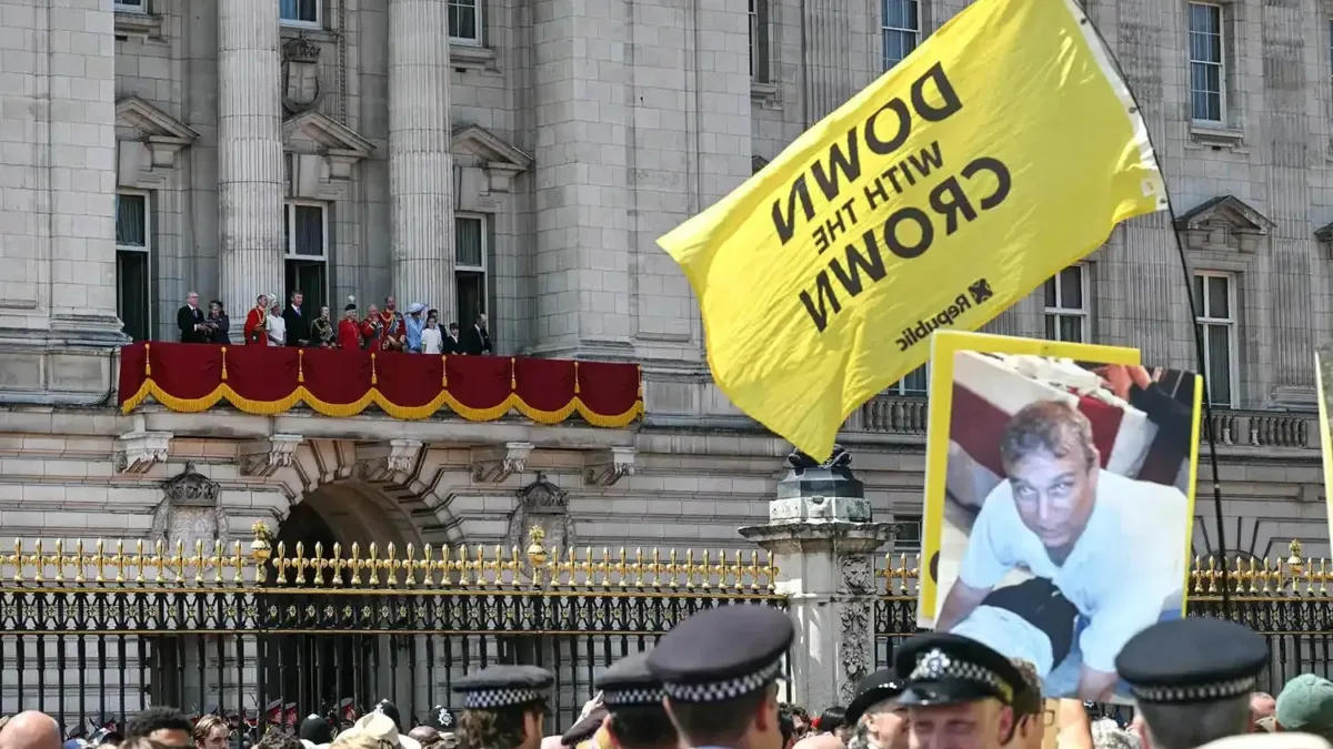 Protesto em Londres critica a monarquia durante celebração do rei Charles