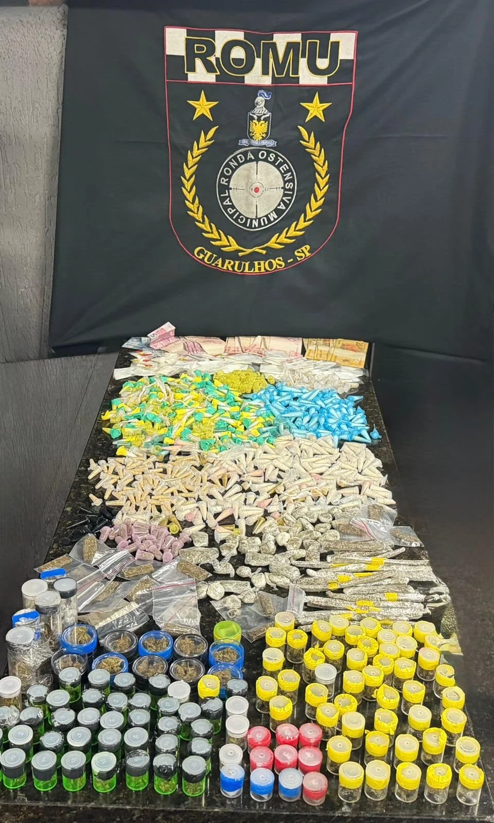 ROMU apreende dois adolescentes por tráfico de drogas em Guarulhos