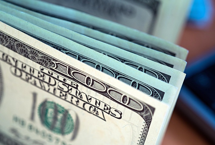 Rabobank projeta dólar a R$ 5,35 em 2026 e aponta riscos para o Brasil
