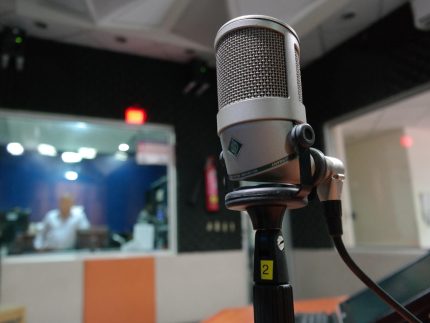 Rádio esportivo perde protagonismo na Copa do Mundo e repórteres somem do cenário