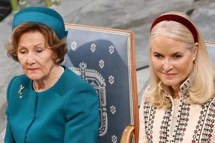 Rainha da Noruega atualiza sobre saúde da princesa Mette-Marit após transplante
