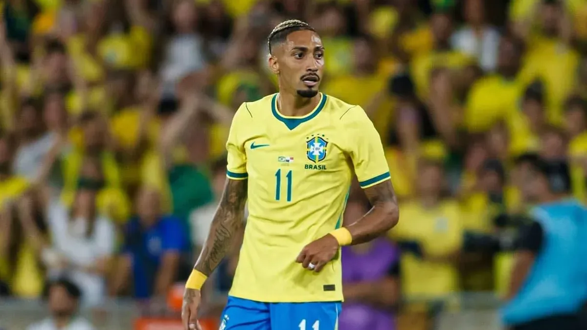 Raphinha revela que sofreu mais pressão no futebol de várzea do que em estádios