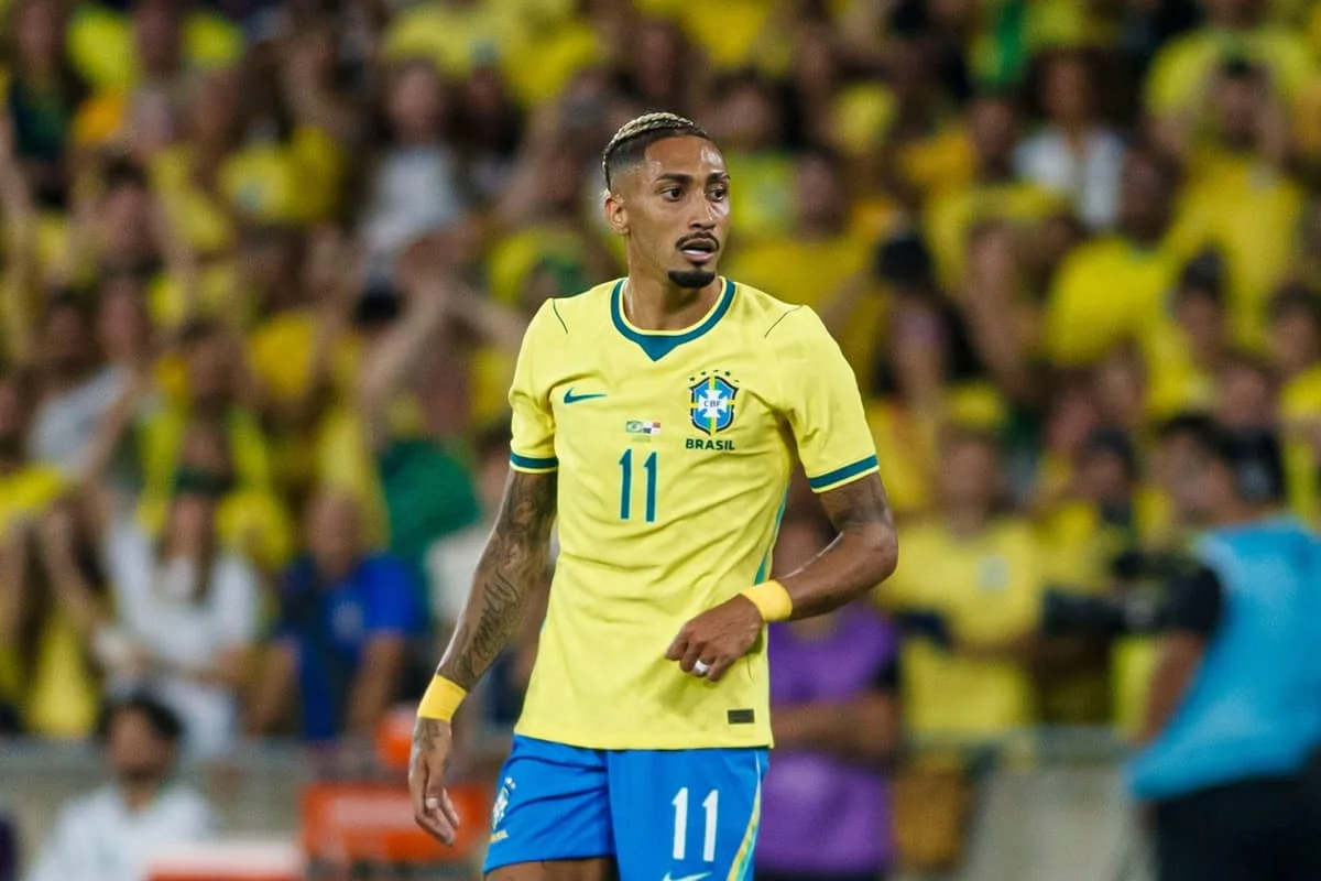 Raphinha revela que sofreu mais pressão no futebol de várzea do que em estádios