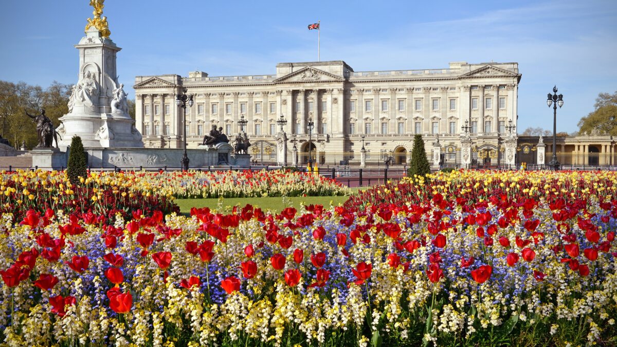 Rei Charles não residirá no Palácio de Buckingham após reforma de R$ 2,5 bilhões
