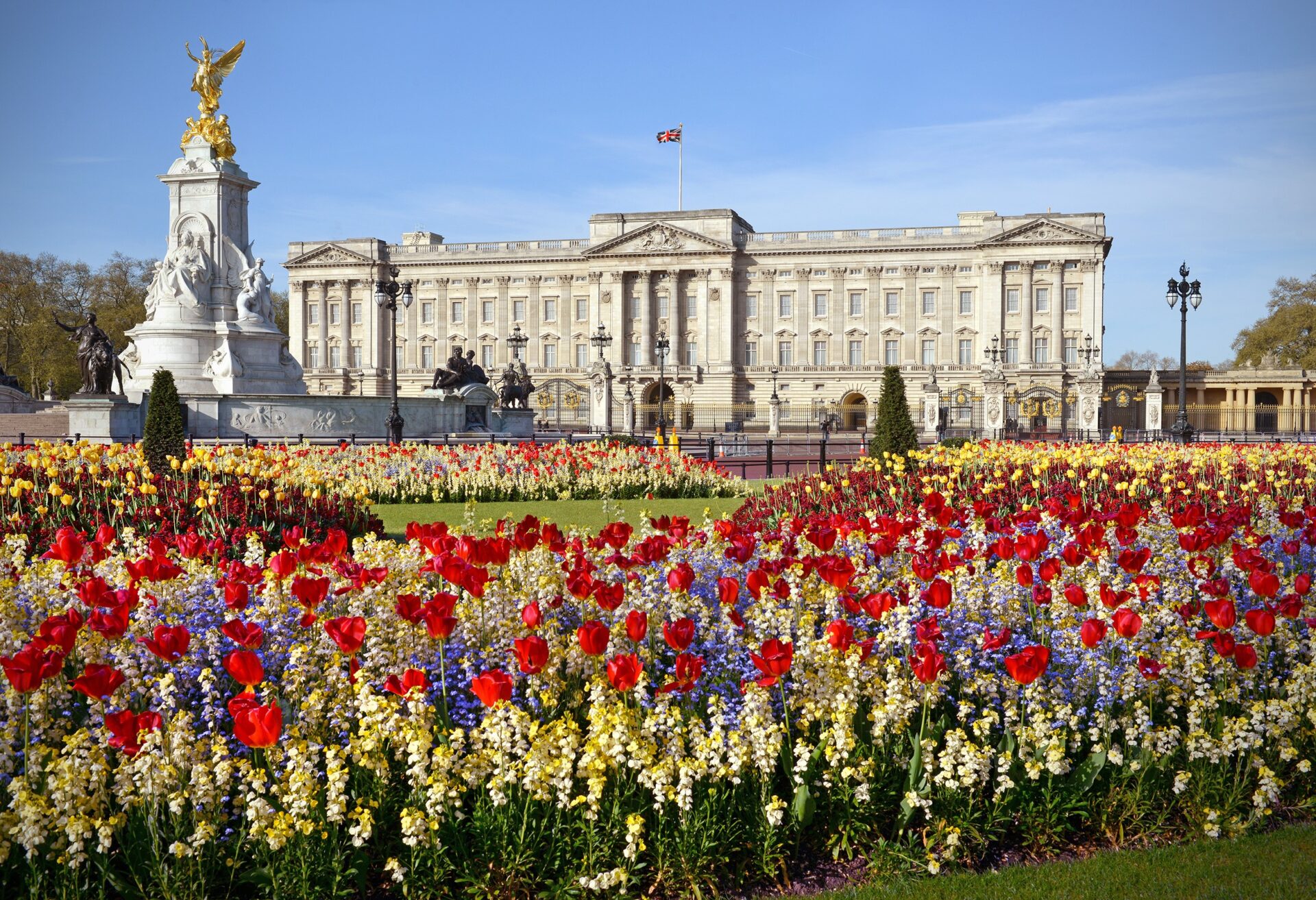 Rei Charles não residirá no Palácio de Buckingham após reforma de R$ 2,5 bilhões