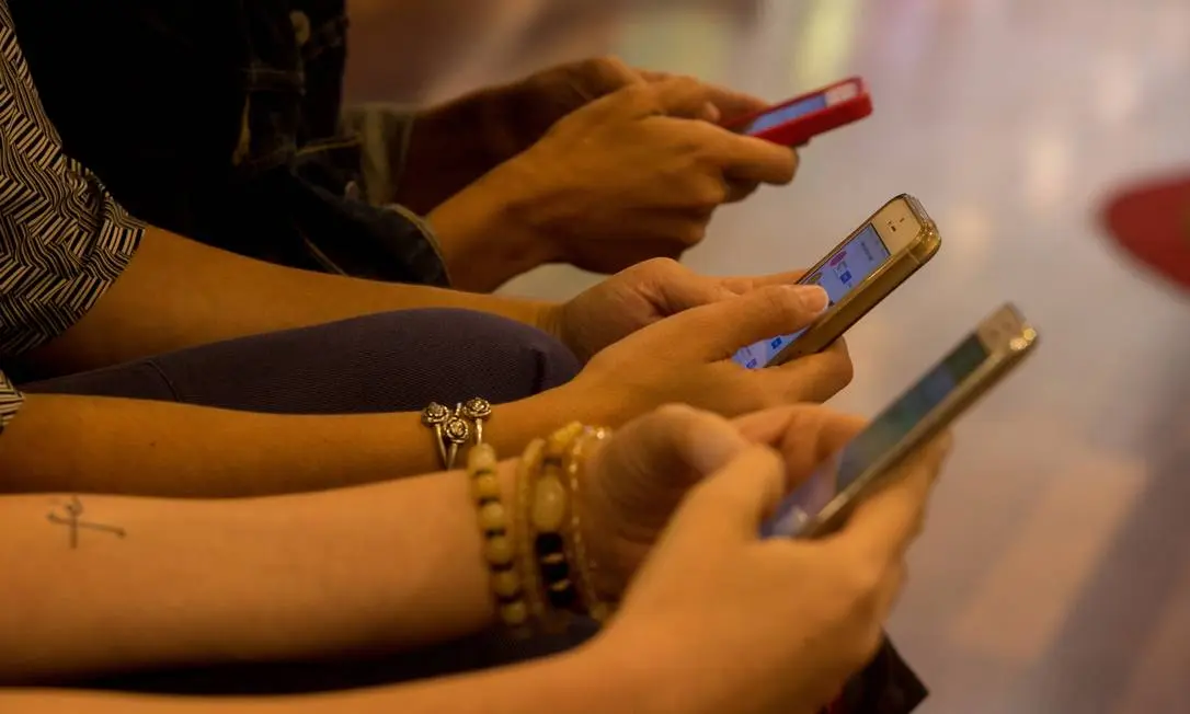 Reino Unido proíbe acesso de menores de 16 anos a redes sociais a partir de março