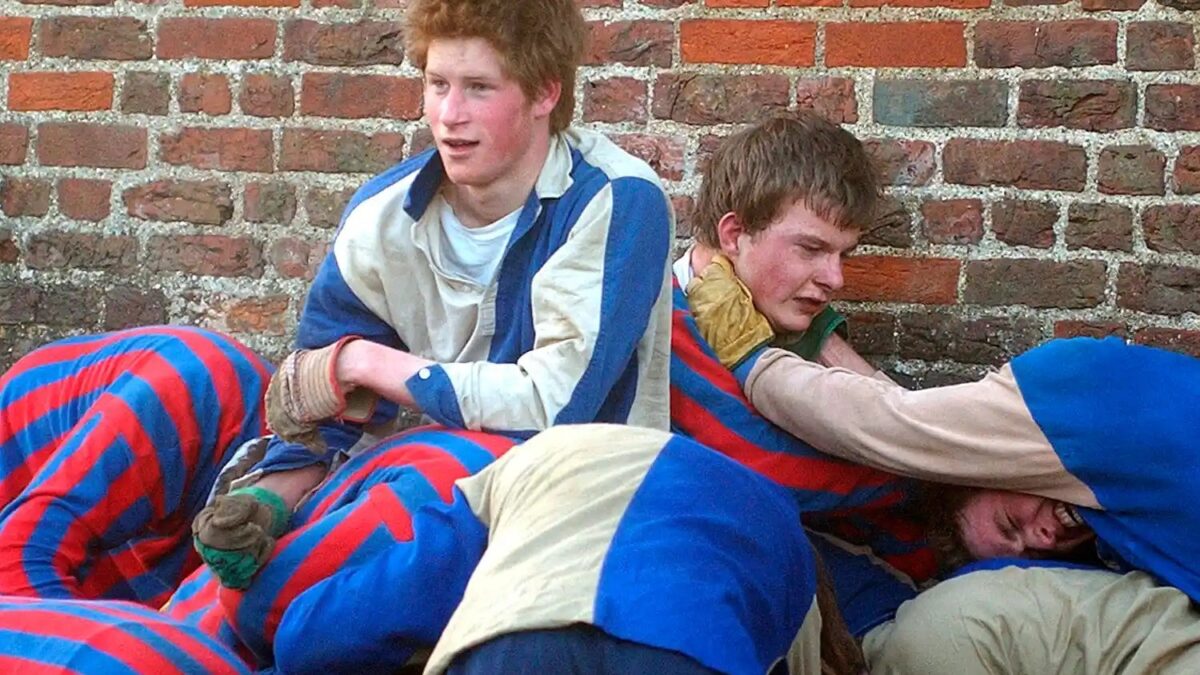Rejeição de William a Harry em Eton revela tensão entre os irmãos reais