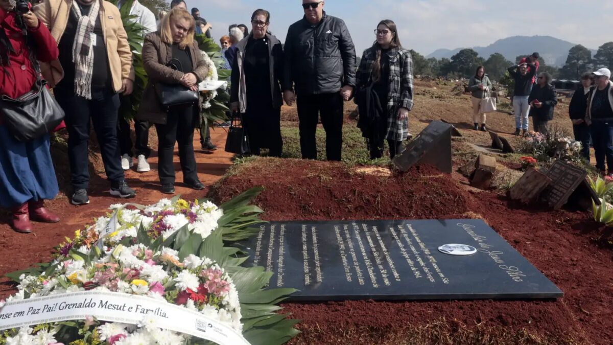 Restos mortais de Grenaldo Silva, vítima da ditadura, são sepultados em SP