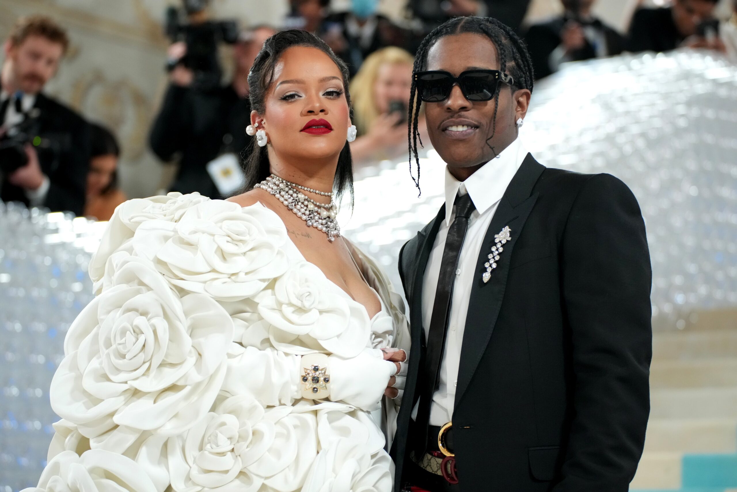 Rocky se declara fã número 1 de Rihanna e troca brincadeiras com a artista