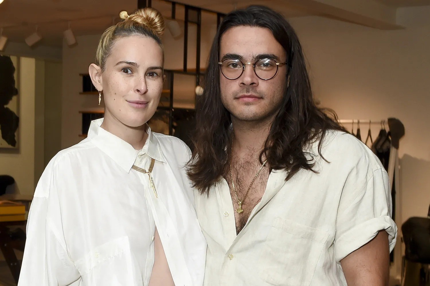 Rumer Willis conquista guarda principal da filha em acordo provisório com ex-companheiro