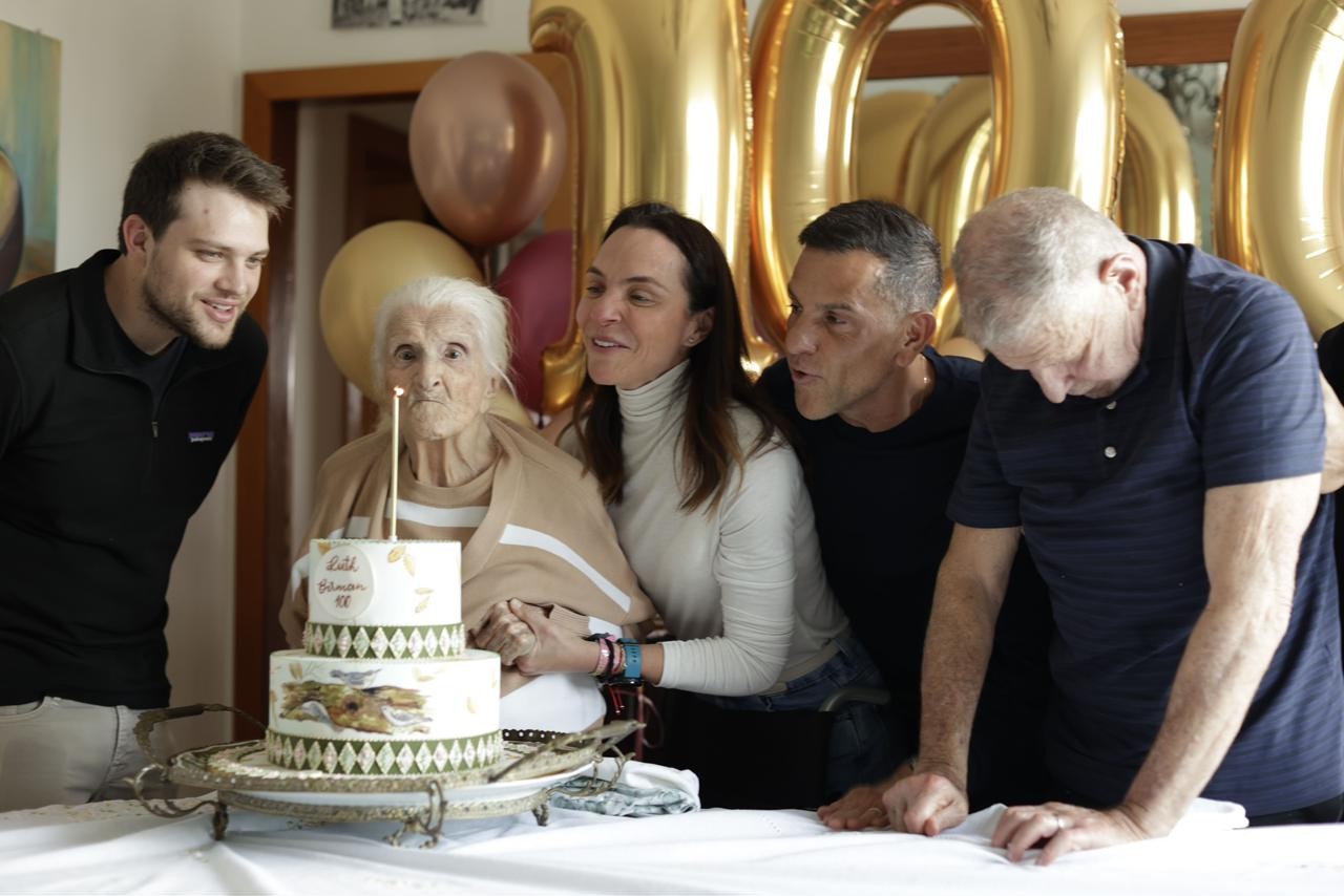 Ruth Birman celebra 100 anos em almoço íntimo com a família em Belo Horizonte