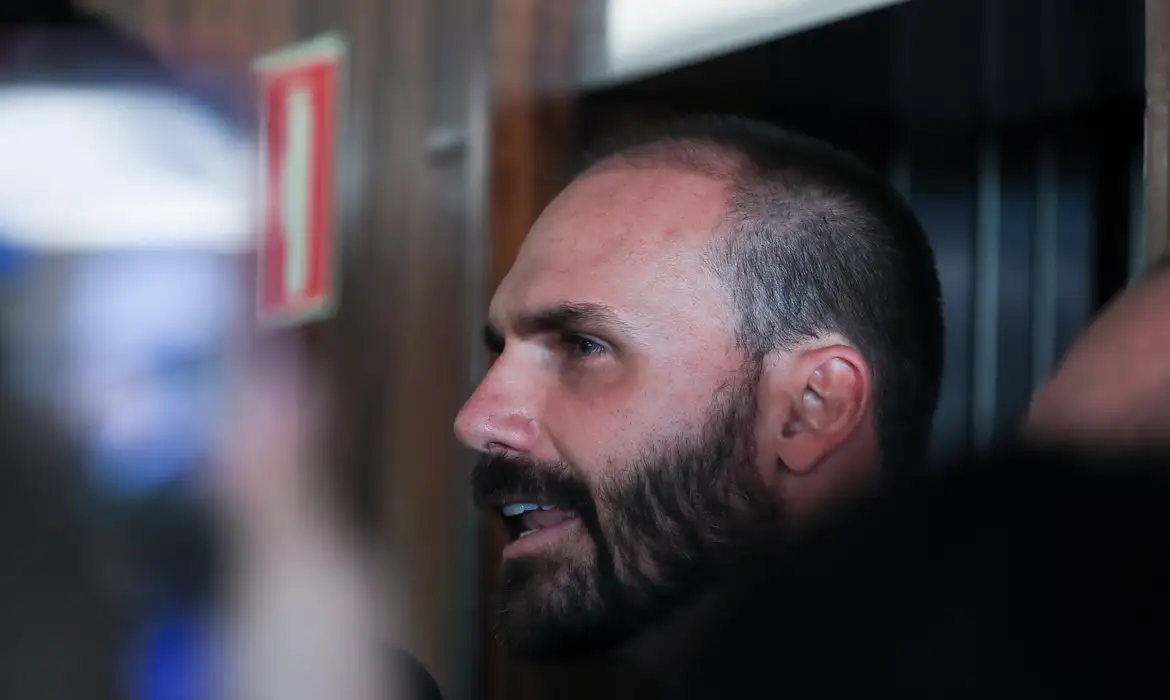 STF condena Eduardo Bolsonaro por coação no curso do processo por tarifaço