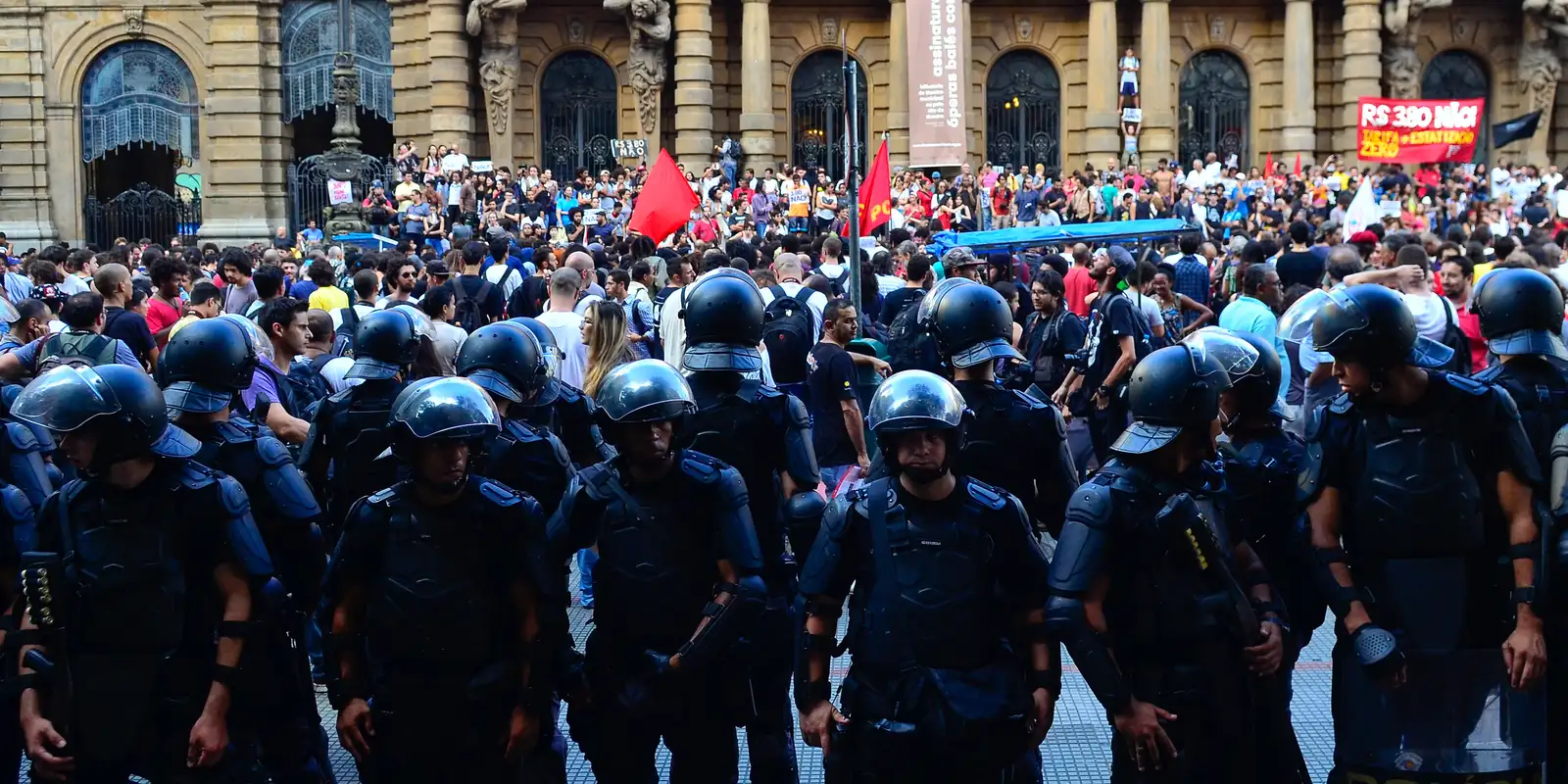 STJ determina que SP crie protocolo para atuação policial em manifestações