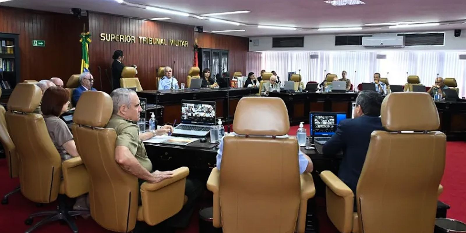 STM rejeita recurso e mantém ministro em julgamento sobre perda de patente de Bolsonaro