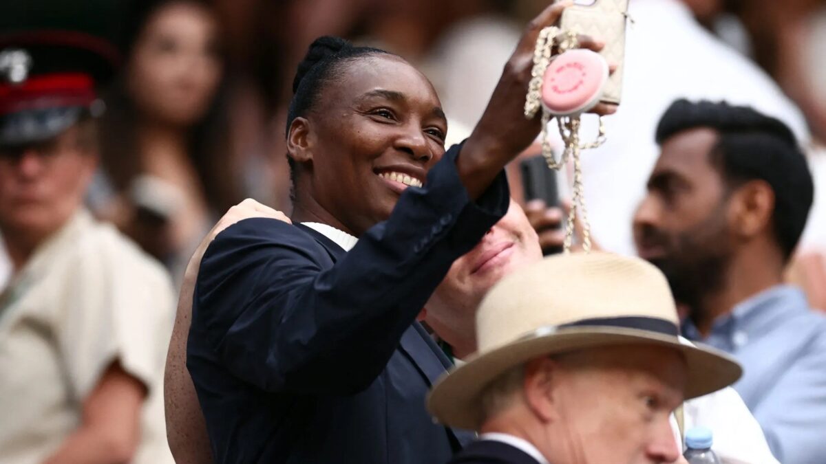 Serena Williams faz retorno emocionante a Wimbledon com apoio da família e irmã Venus