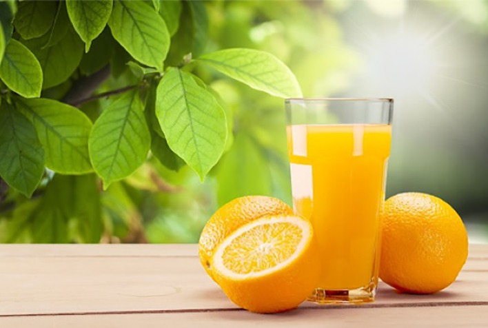 Suco de laranja terá safra menor em 2026/27, mas preços continuam pressionados