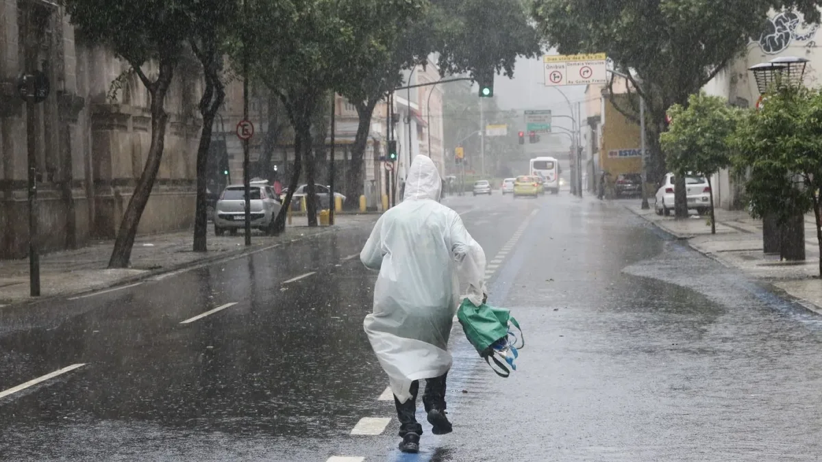 Sul, Sudeste e Centro-Oeste enfrentam previsão de chuvas intensas neste fim de semana