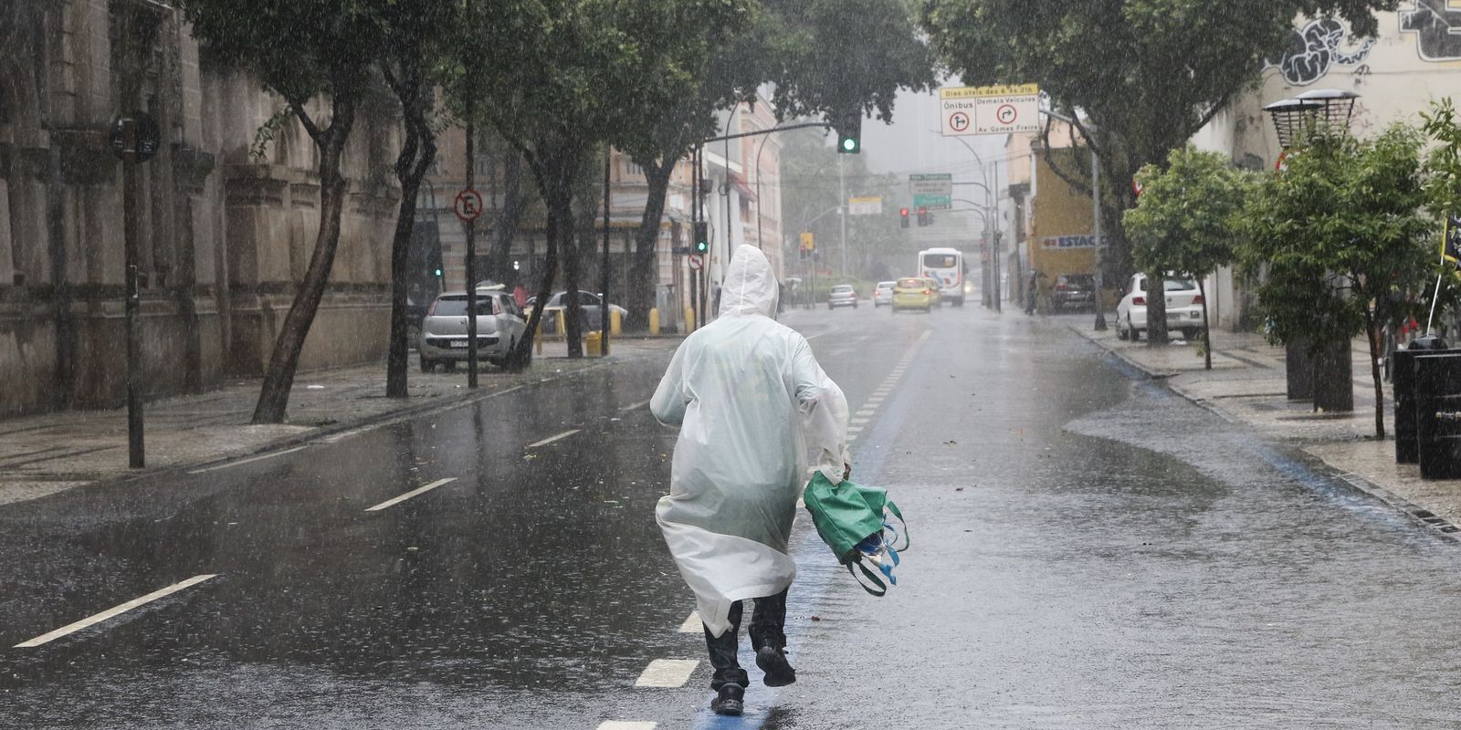 Sul, Sudeste e Centro-Oeste enfrentam previsão de chuvas intensas neste fim de semana