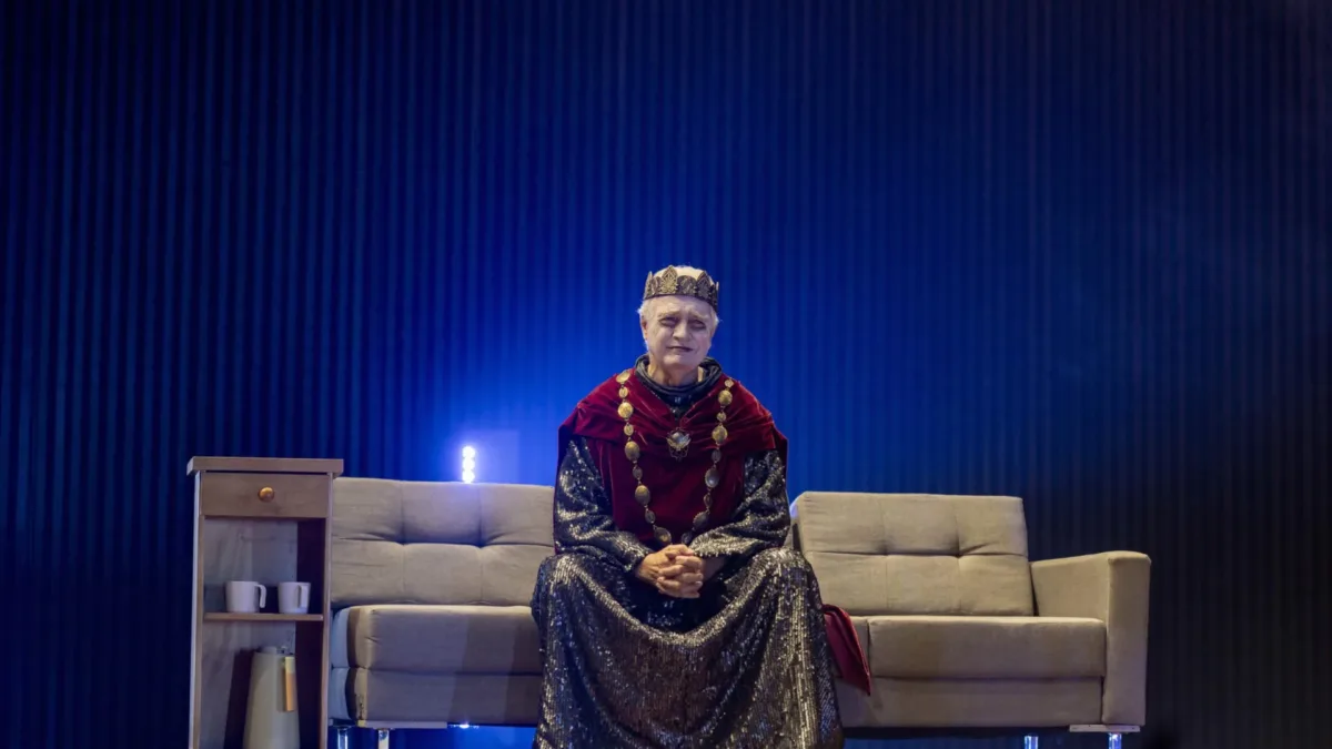 Teatro 'Sete Minutos' destaca a importância da presença e da atenção no palco.