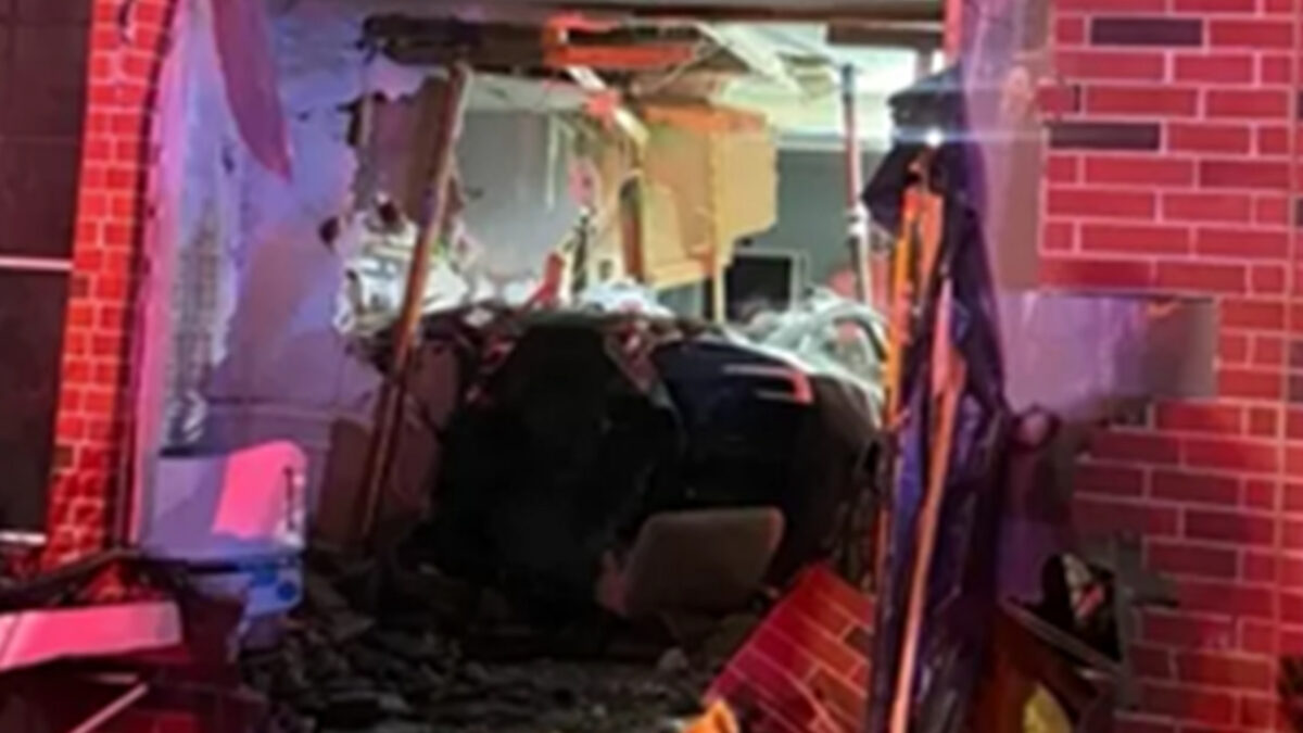 Tesla defende FSD e culpa motorista após acidente fatal no Texas