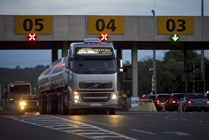 Tráfego de veículos pesados em São Paulo cai 4,1% em maio, aponta Veloe/Fipe