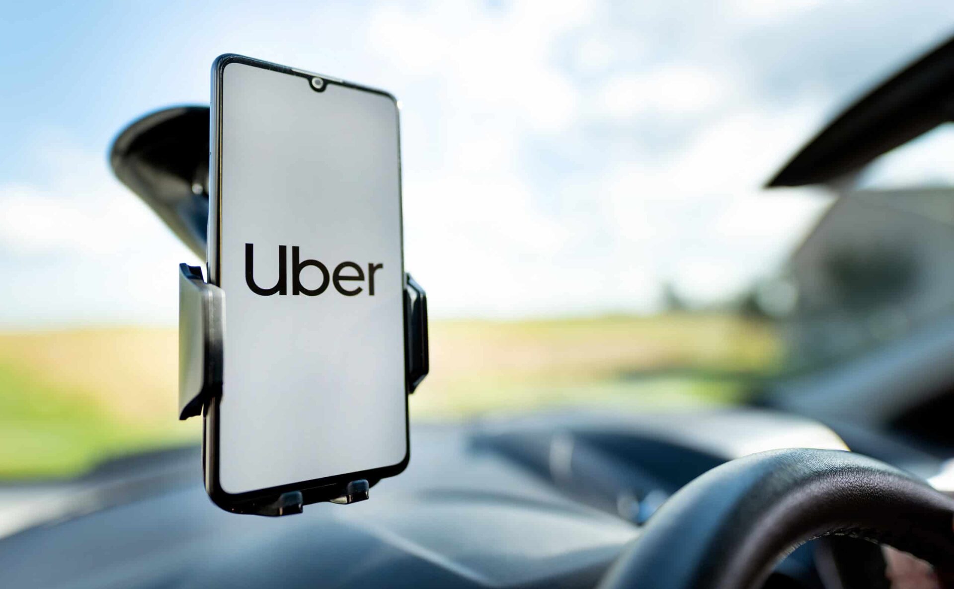 Uber altera critérios para veículos nas categorias Black e Comfort a partir de 2027