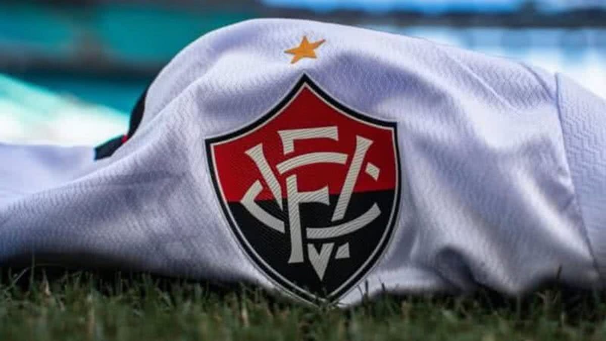 Vitória renova contrato com ídolo Osvaldo Filho até dezembro de 2026