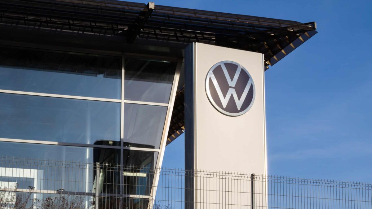 Volkswagen planeja fechar fábricas e demitir até 100 mil funcionários na Alemanha