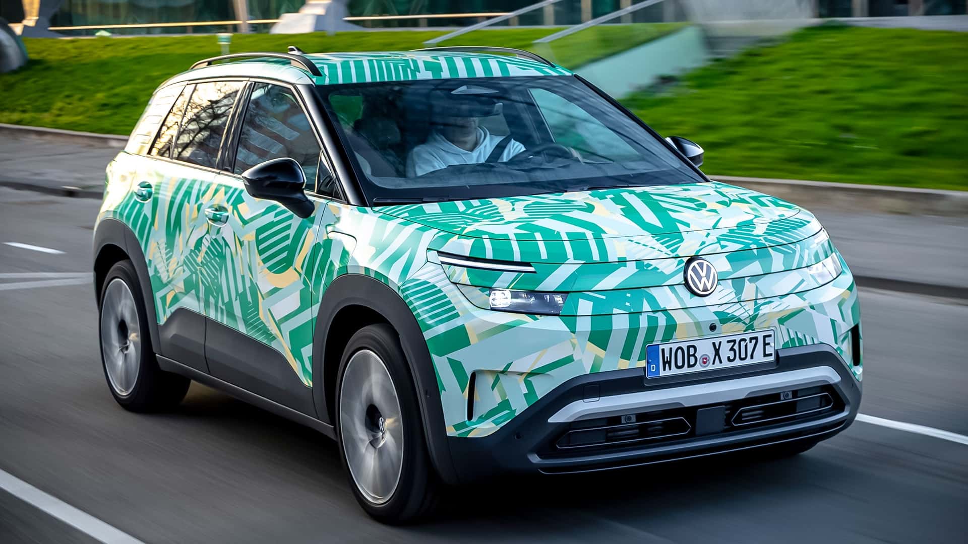 Volkswagen revela T-Cross elétrico com até 436 km de autonomia e chegada prevista para 2024.